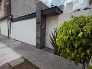 Casa funcional y BIEN UBICADA