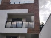 CASA GEMINADA COM COBERTURA