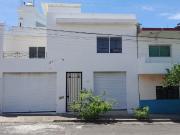 CASA GRANDE CON 5 RECAMaras mas un departamento en venta...