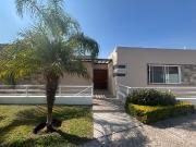 Casa grande, de 3 niveles con espectaculares vistas!