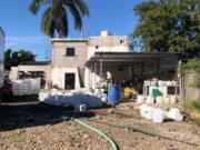 CASA HABITACION CON Bodega  cuarto de maquinas: bar, con...