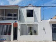 CASA HABITACIÓN CON BODEGA EN VENTA, LOS SAUCES, TEPIC