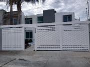 CASA HABITACION DE 2 NIVELES, EXCELENTE UBICACIÓN HACIA...