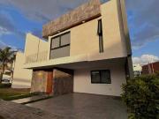 CASA HERMOSA EN RENTA LOMAS 3