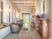 Casa histórica de lujo renovada frente al mar con...
