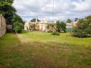 Casa ideal desarrollistas ubicada en centro de villa...