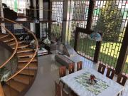 Residencia con jardín y gran terreno en privada Metepec