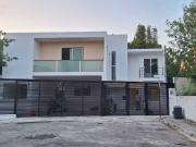 Casa ideal para habitar o como oficinas, en Altabrisa al...