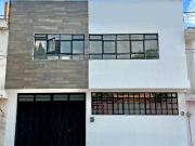 Casa Ideal Para Inversionistas en Venta Ubicada en Loma...