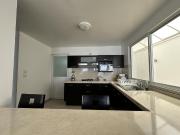 CASA ILUMINADA Y CON AMPLIOS ESPACIOS