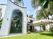 Casa impecable con alberca y seguridad en Lomas de Jiutepec