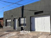 CASA impecable con cochera, quincho independiente