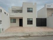 Casa impecable en renta en Las Americas