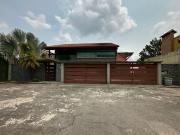 Casa impecable y remodelada en alquiler ubicada en calle...