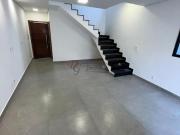 Casa impecável construída em meio lote no bairro Guarujá...