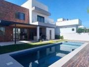 Casa Impecável em condomínio fechado / Villas do Golfe...