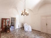 Casa in vendita a Oria con cortile privato e lastricato...