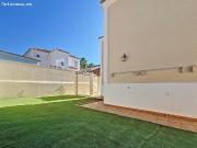 CASA INDEPENDIENTE 4 DORMITORIOS, 3 BAÑOS, PISCINA Y...