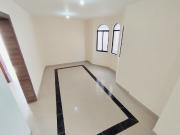 CASA INDEPENDIENTE CON LOCAL COMERCIAL. 2 PISOS CON...