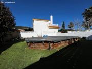 Casa independiente con parcela y piscina en el Faro