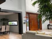 Casa Independiente Con Piscina De Venta Portoviejo