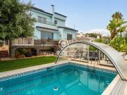 Casa independiente con piscina en Vallpineda