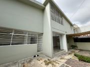 CASA INDEPENDIENTE DE OFICINAS EN RENTA – UBICACIÓN...