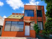 Casa independiente de venta, amplio terreno, norte de...