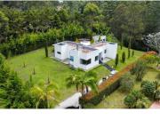 Casa Independiente en Arriendo Amoblado en Rionegro...