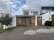 Casa independiente en San Juan de Cumbaya de 220 m2 con...
