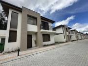 Casa Independiente en Venta en el sector De Pifo, Calle...