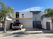 Casa independiente en venta en Residencial Senderos,...