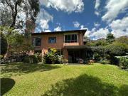VENTA de espectacular CASA en la Calera Poblado. Amplio...