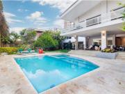 Casa remodelada y amoblada en el barrio Arboleda oeste...