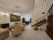 Casa indipendente 10 vani 375mq