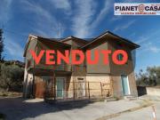 Casa indipendente 8 vani 300mq