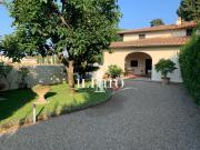 Casa indipendente con giardino a Campi Bisenzio