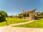 Casa indipendente con giardino a Cisano sul Neva