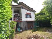 Casa indipendente con giardino a Comano