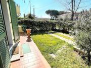 Casa indipendente con giardino a Massa