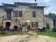Casa indipendente con giardino a Paciano