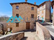 Casa indipendente con giardino, Amandola centro