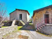 Casa indipendente con giardino in località casella 8,...