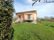 Casa indipendente con giardino in prima periferia,...