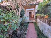 Casa indipendente con giardino in via gian lorenzo...