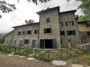 Casa indipendente con giardino in via passo del lupo... Casa indipendente con giardino in via passo del lupo...