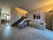 Casa indipendente con terrazzi a Cerreto Guidi