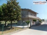Casa indipendente in vendita a Colli del Tronto, Villa...