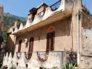 Casa indipendente con terrazzo in vico trave in...