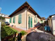 Casa indipendente con giardino a Pietrasanta